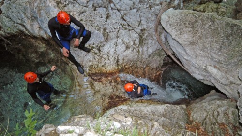 CANYONING